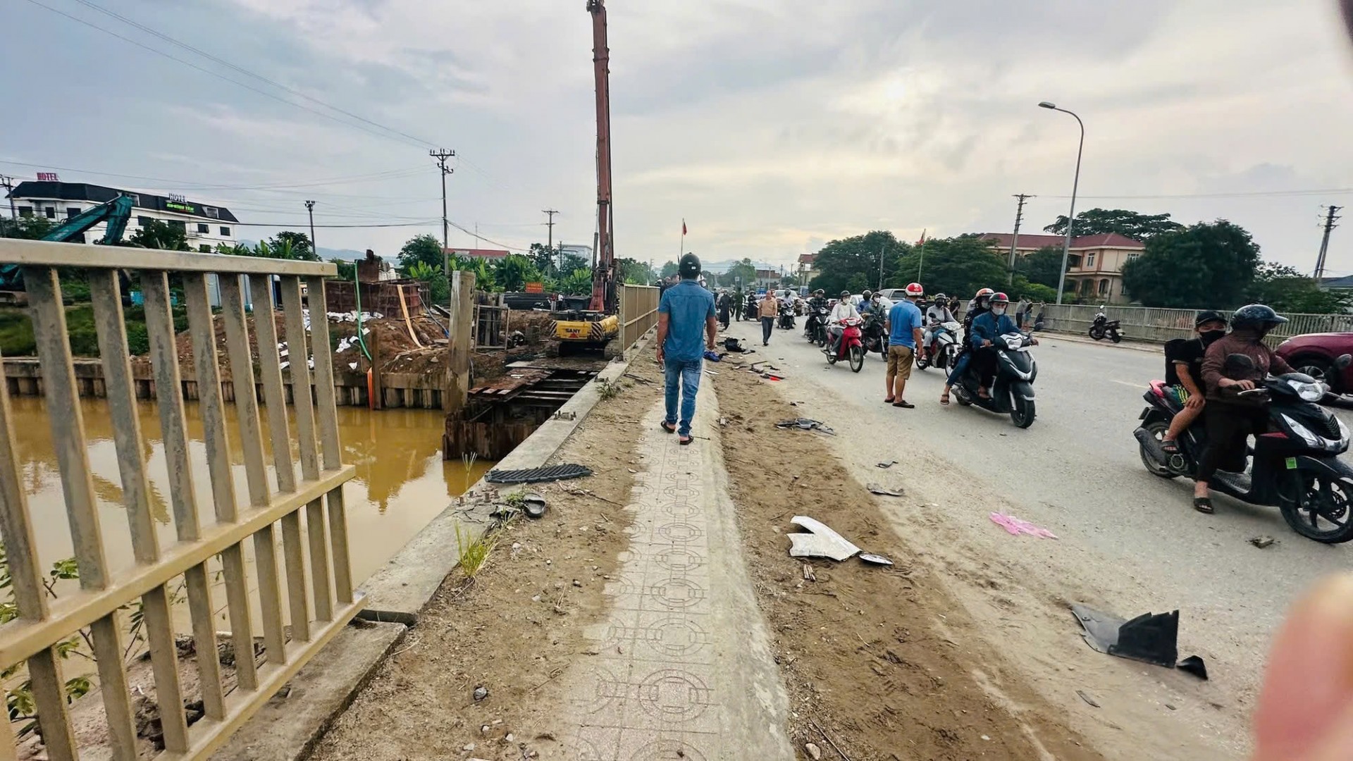 Vụ ô tô lao xuống sông khiến 3 người chết: Lời kể của người ngồi trong ô tô thoát nạn