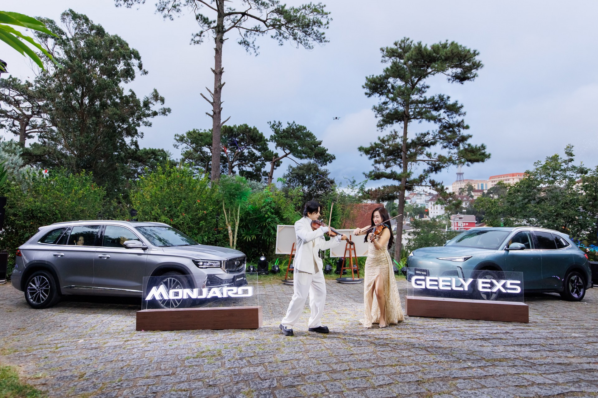 Ra mắt Geely Monjaro và EX5 tại thị trường Việt Nam