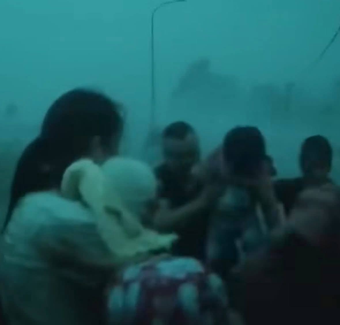 Danh tính tài xế giúp người phụ nữ cùng 5 đứa trẻ bị quật ngã giữa cơn dông chiều 19/7 Danh tính tài xế giúp người phụ nữ cùng 5 đứa trẻ bị quật ngã giữa cơn dông chiều 19/7