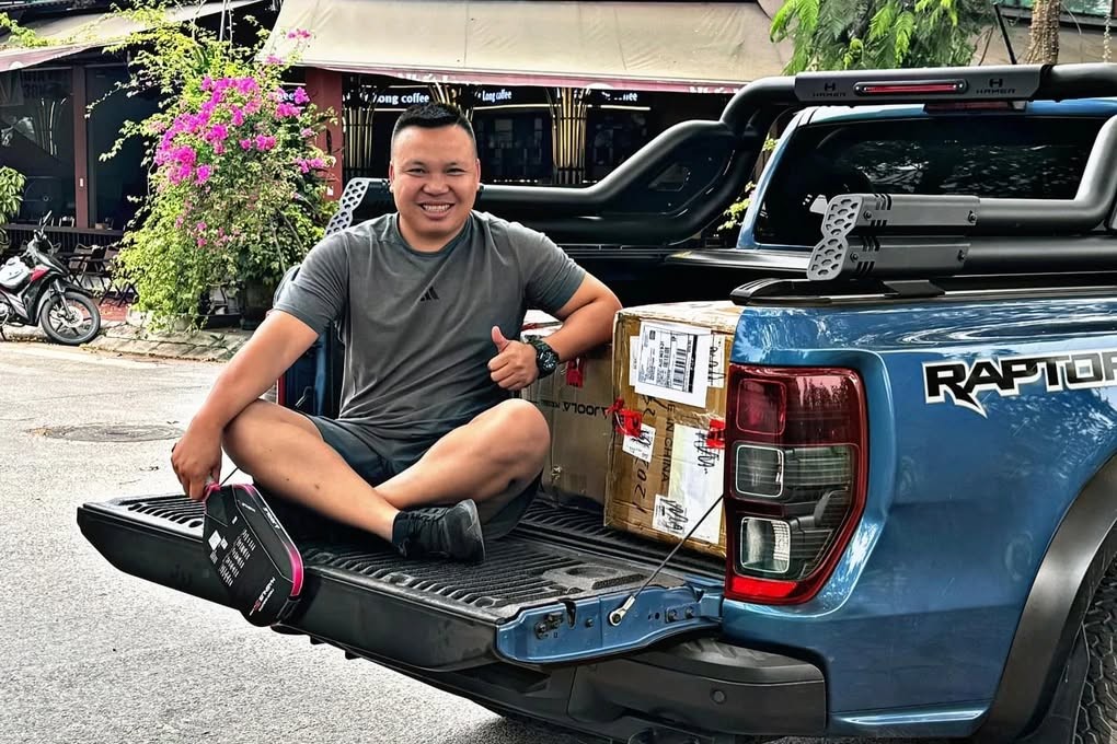 Danh tính tài xế giúp người phụ nữ cùng 5 đứa trẻ bị quật ngã giữa cơn dông chiều 19/7