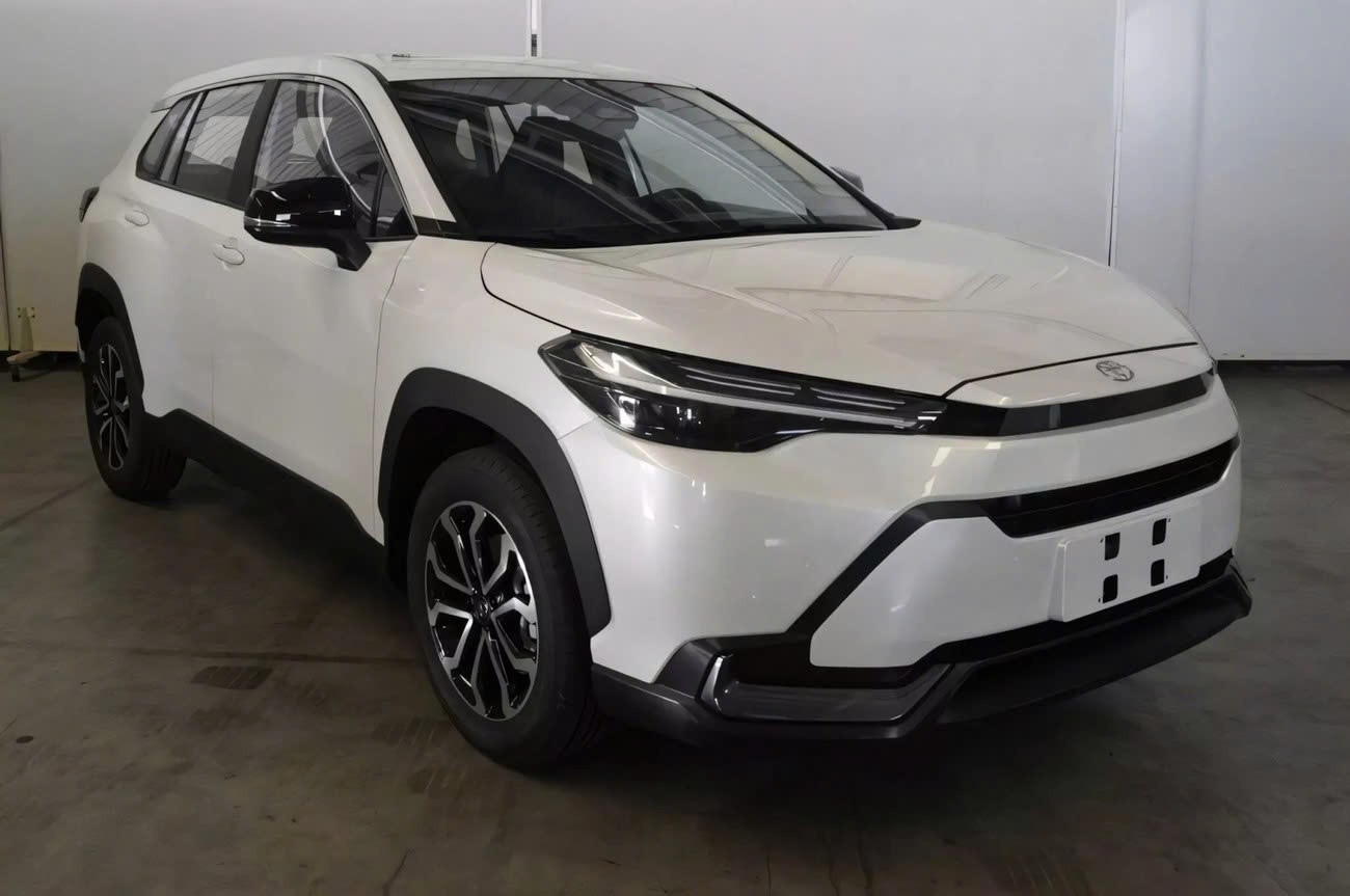 Toyota Corolla Cross phiên bản 'nước lạ' xuất hiện