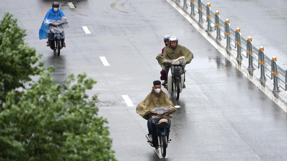 Hướng dẫn chi tiết cách theo dõi bão Wipha để ứng phó an toàn