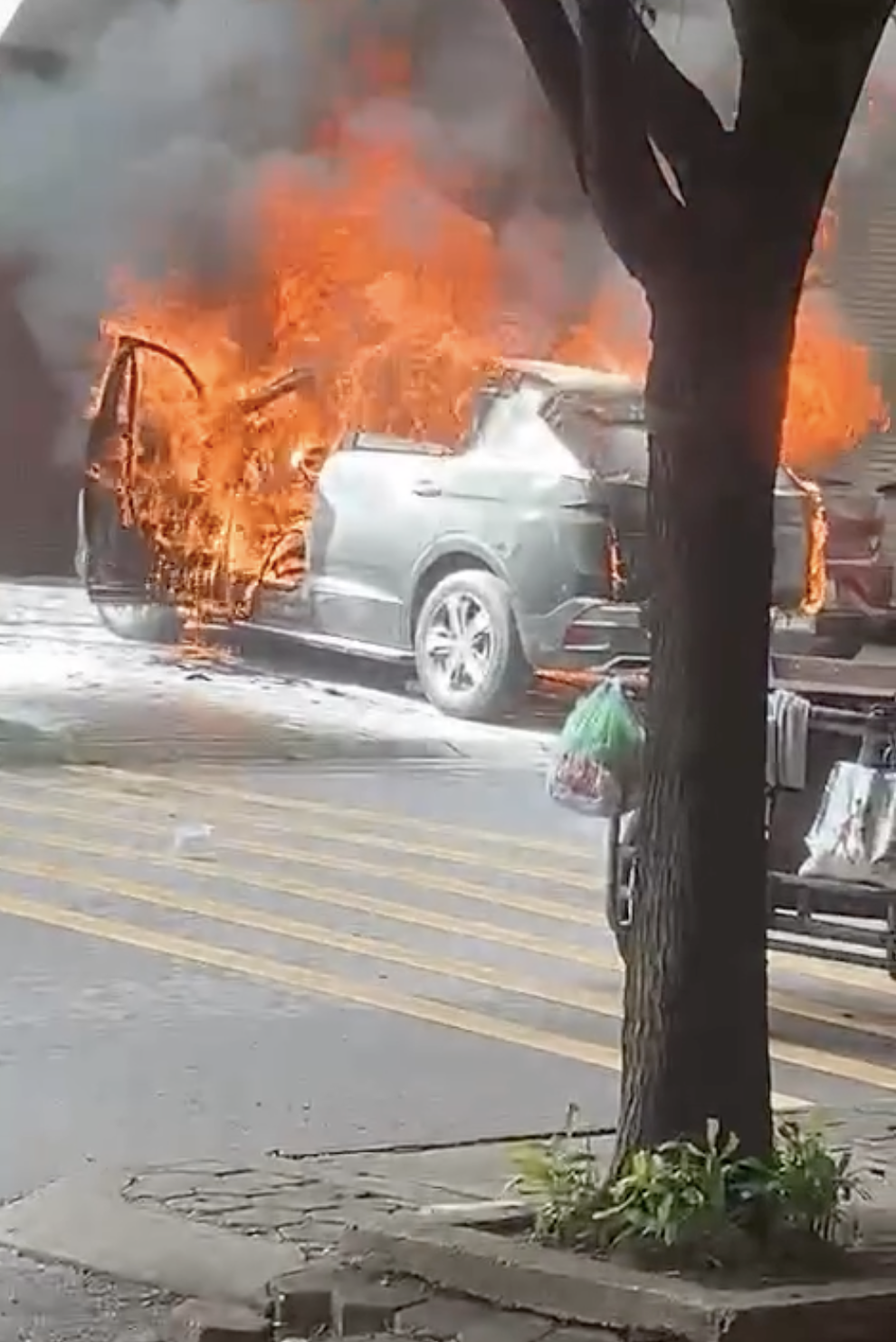 cháy xe Peugeot 3008 tại Bắc Ninh