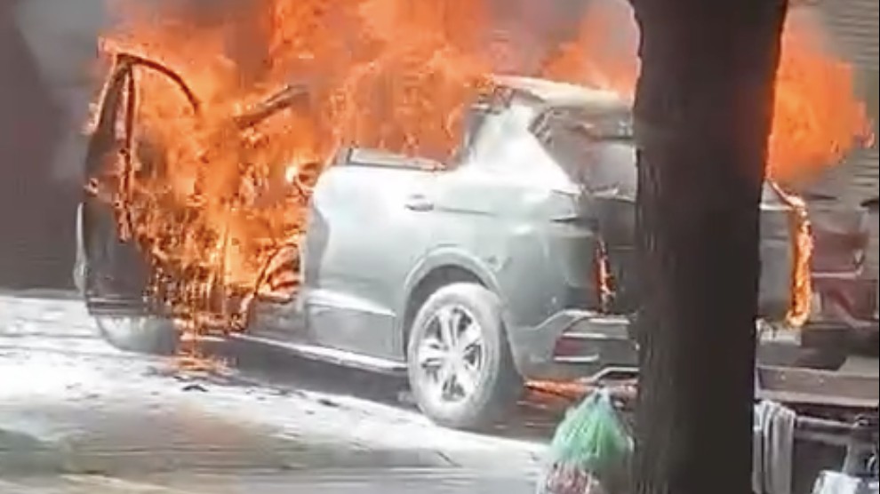 Clip chiếc xe bốc cháy ngùn ngụt tại Bắc Ninh