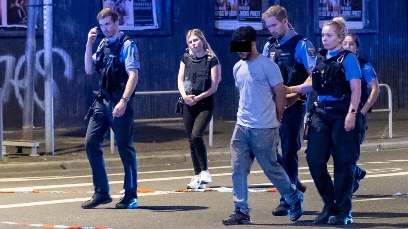 Tài xế ô tô sử dụng bóng cười đâm chết 2 du học sinh người Việt tại Đức Tài xế ô tô đâm tử vong hai du học sinh người Việt tại Đức