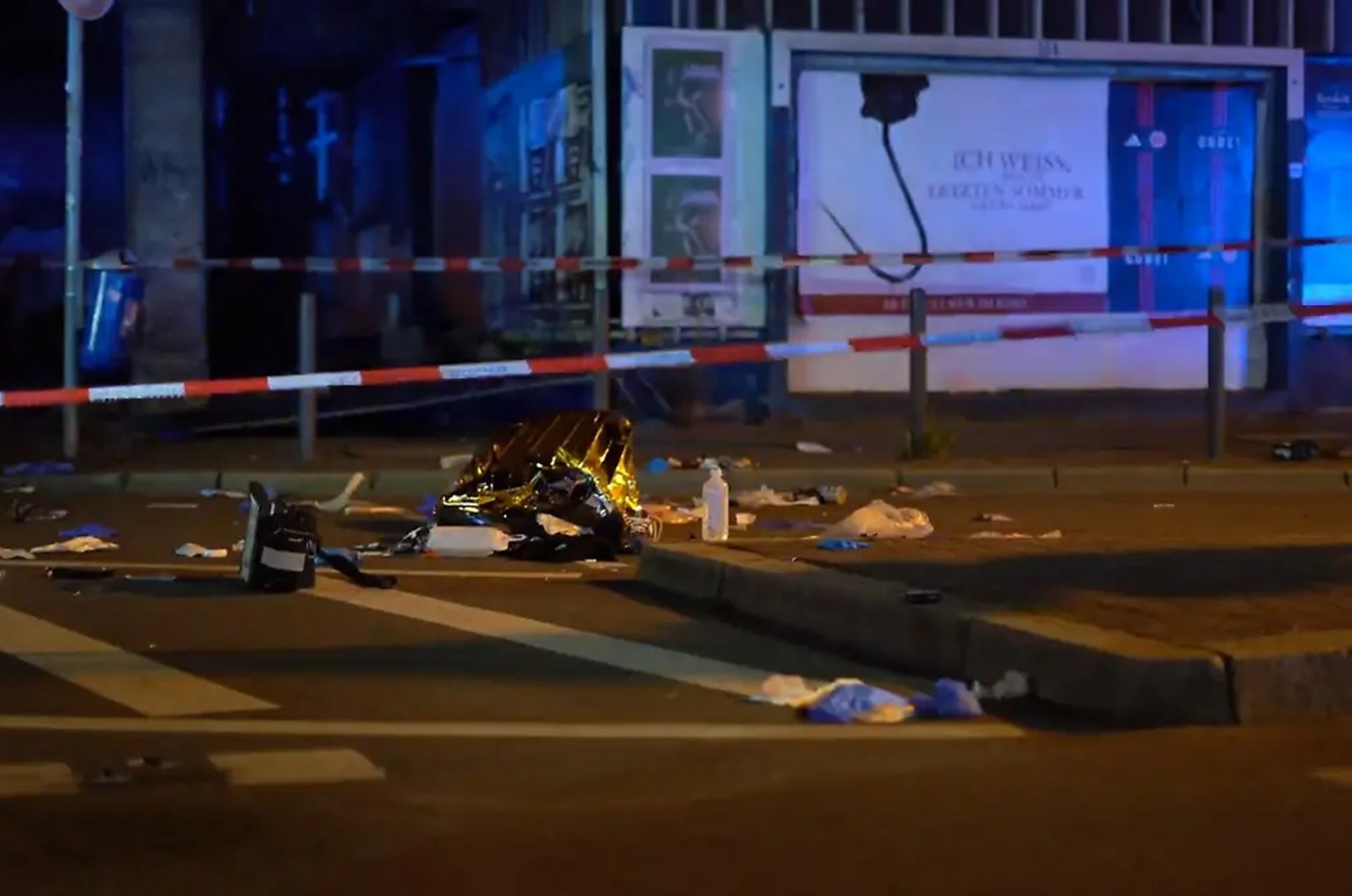 Tài xế ô tô đâm tử vong hai du học sinh người Việt tại Đức, nghi có sử dụng khí cười