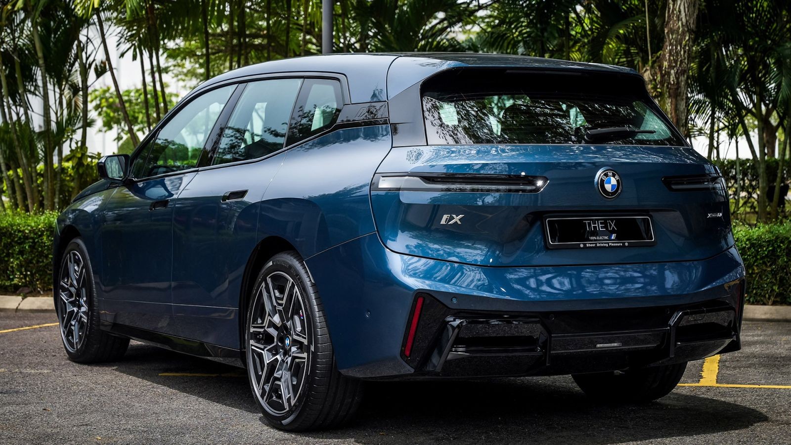 BMW iX 2025 ra mắt tại Đông Nam Á, chờ ngày về Việt Nam