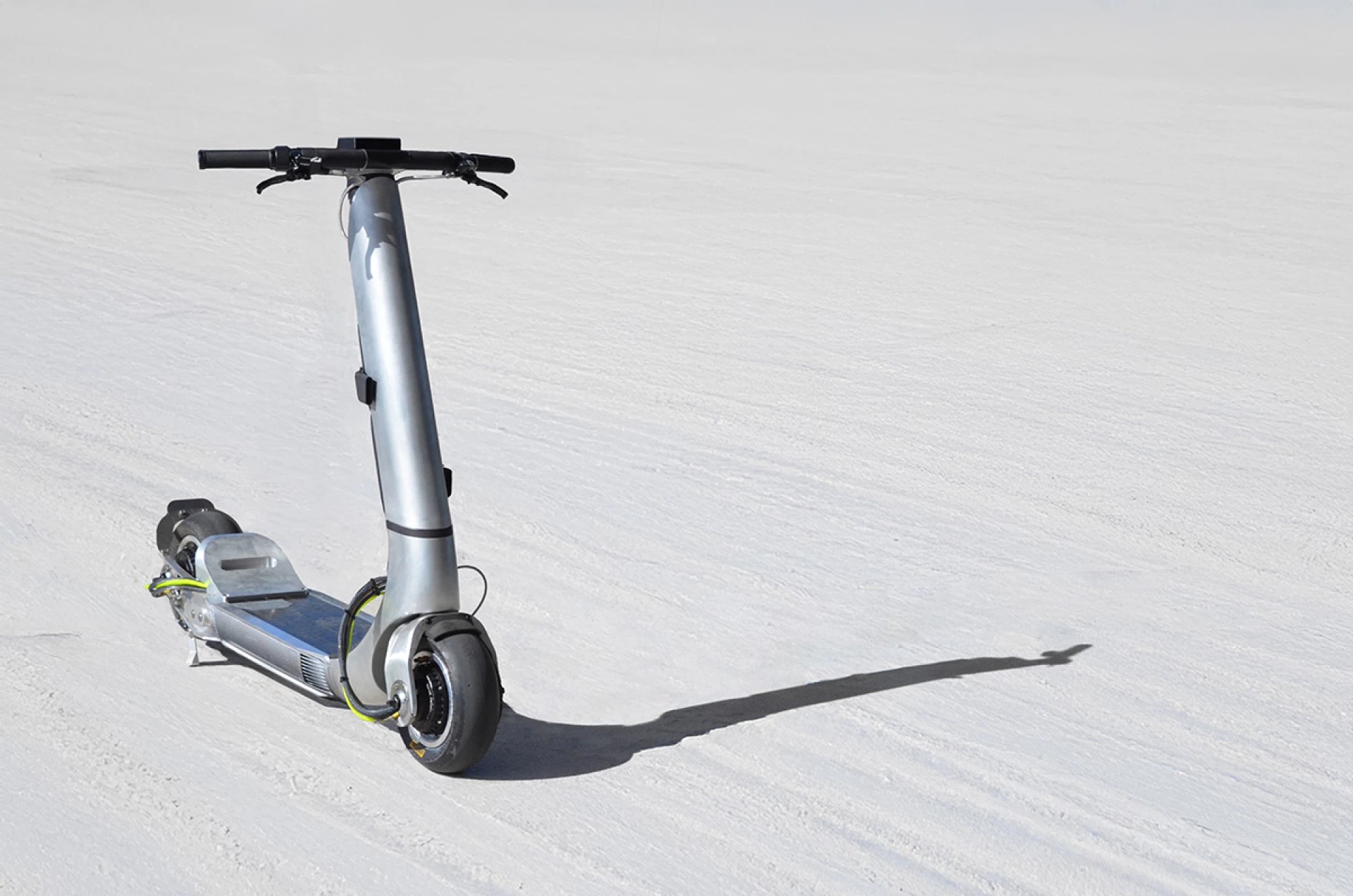 Đây là mẫu scooter điện tăng tốc nhanh hơn Tesla Model 3, đang hướng tới mục tiêu 160 km/h