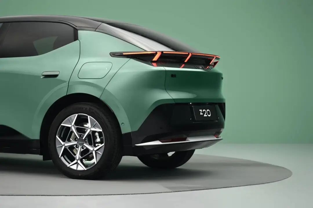 Lynk & Co Z20 ra mắt ở Trung Quốc có giá bao nhiêu