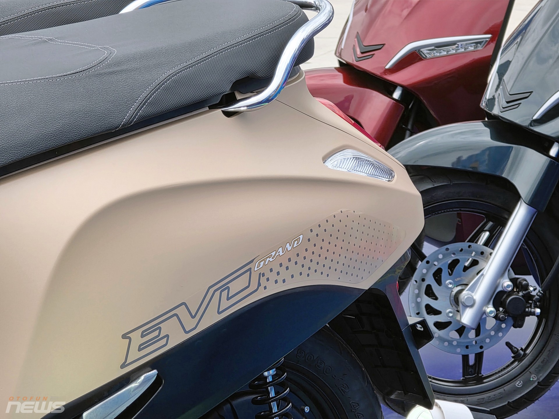 Cận cảnh Vinfast Evo Grand, cốp rộng, thêm pin phụ