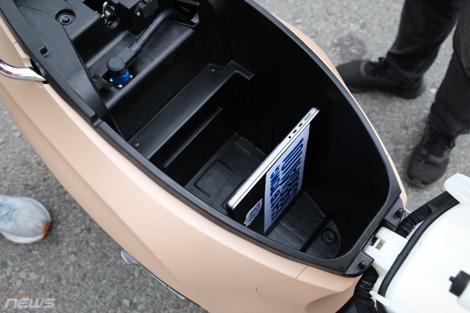 Cận cảnh Vinfast Evo Grand, cốp rộng, thêm pin phụ