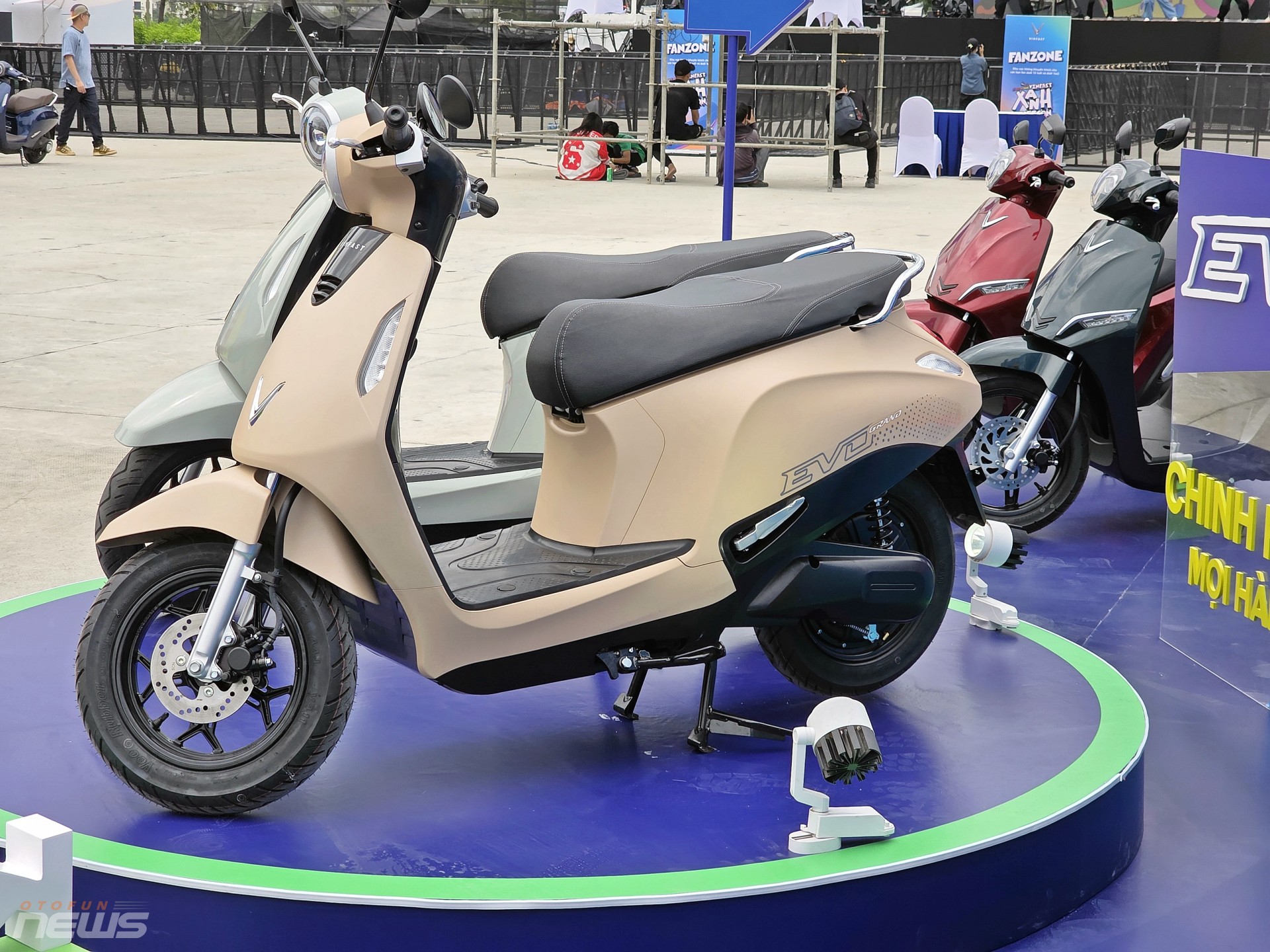 Cận cảnh Vinfast Evo Grand, cốp rộng, thêm pin phụ