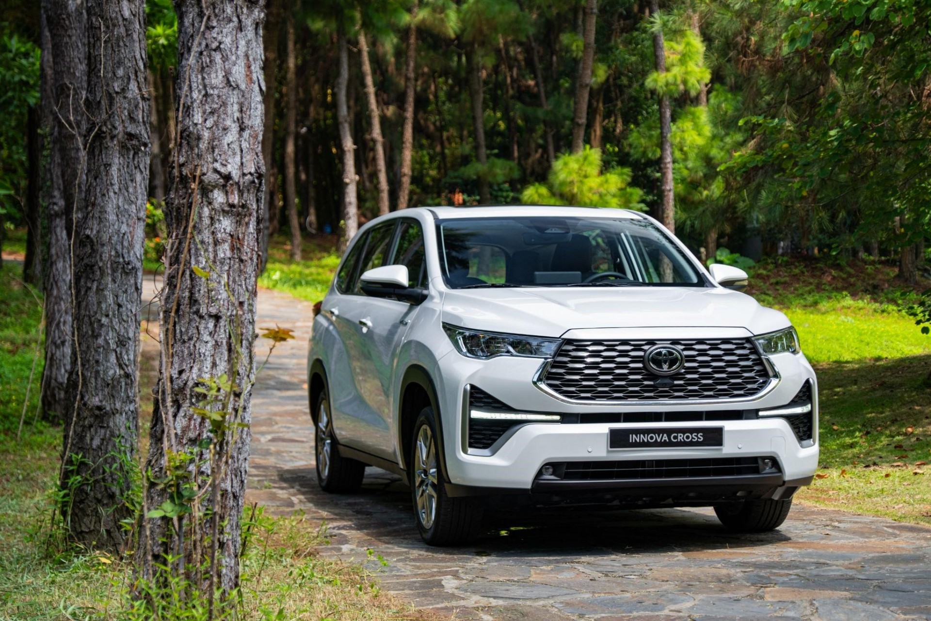 số 1 phân khúc xe hybrid tại Việt Nam Toyota Innova Cross