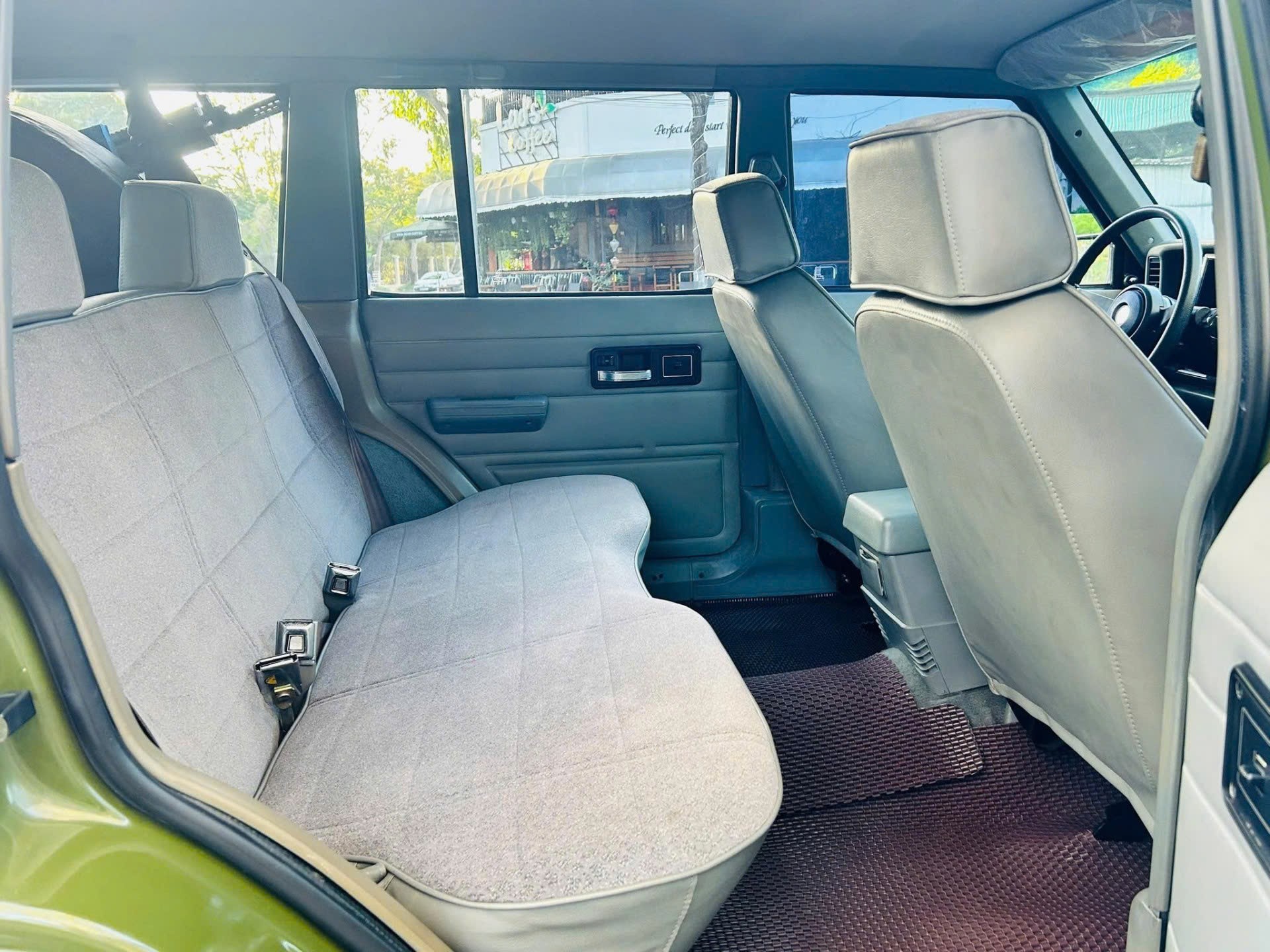 Ngắm Jeep Cherokee gần 25 năm tuổi mới 'tậu' của Vua cà phê Đặng Lê Nguyên Vũ Ngắm Jeep Cherokee gần 25 năm tuổi