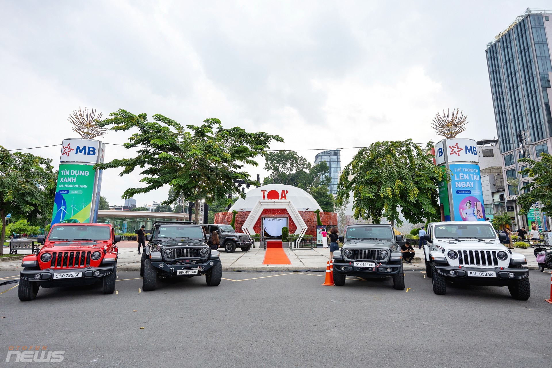 Đi ngắm xe ô tô kết hợp tranh của Gustav Klimt trong triển lãm nghệ thuật đa giác quan tại TP.HCM