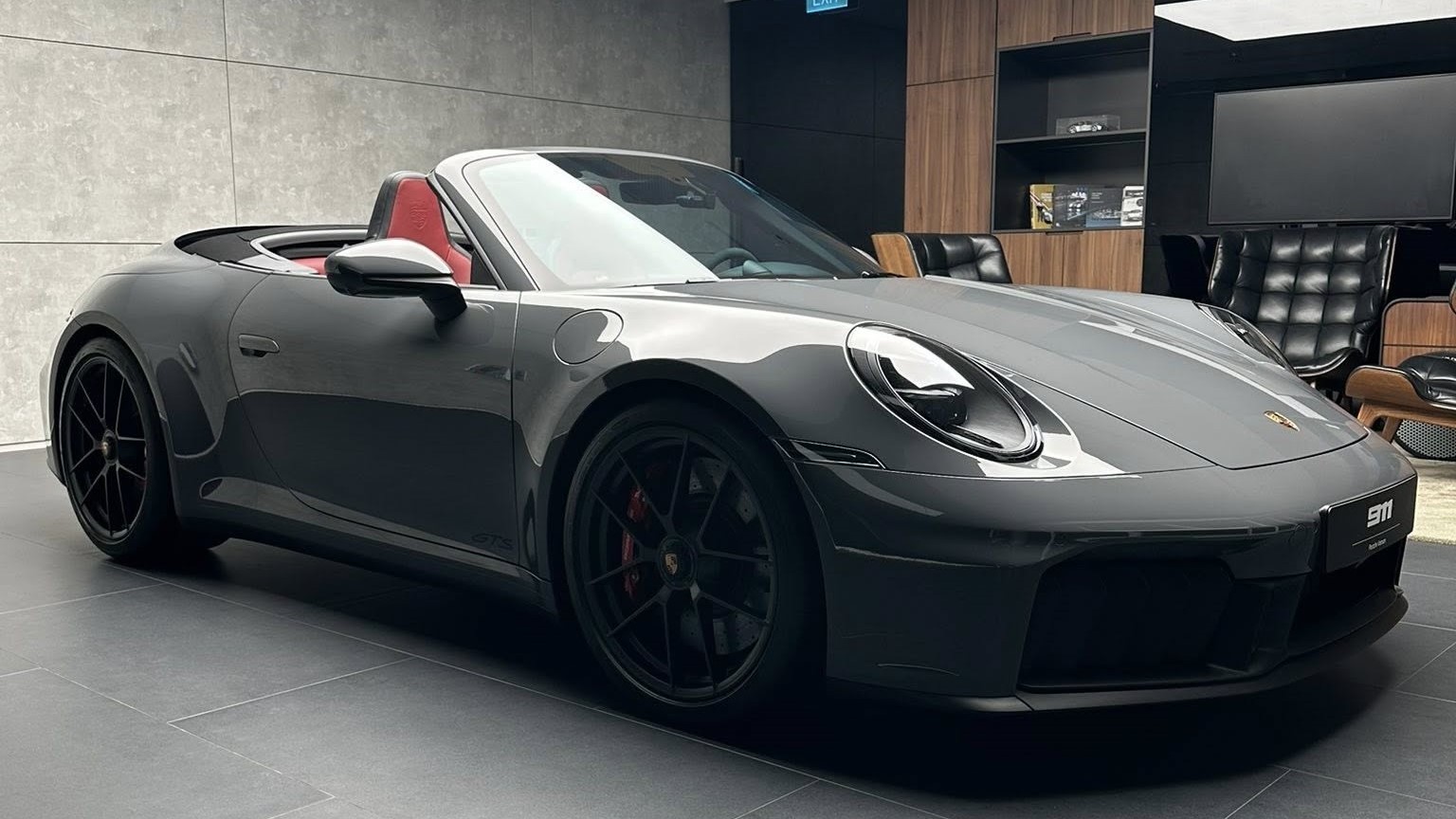 Porsche 911 trang bị động cơ hybrid có giá lăn bánh hơn 16 tỷ đồng tại Việt Nam