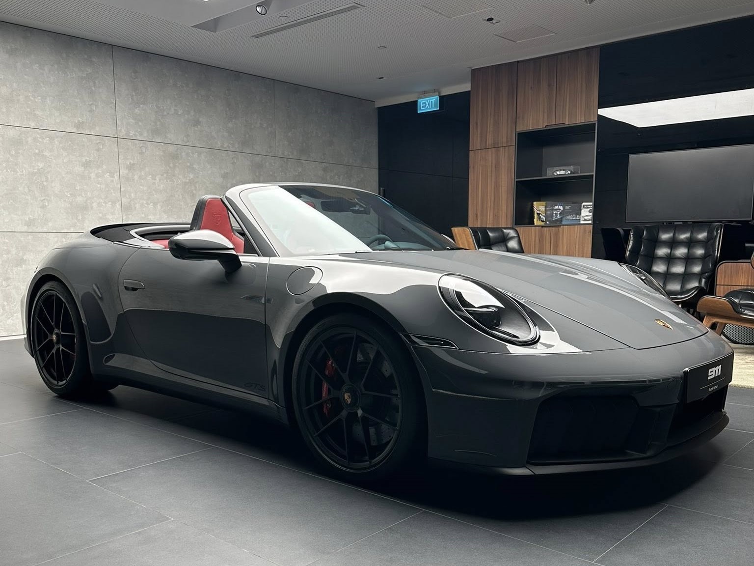 Porsche 911 trang bị động cơ hybrid có giá lăn bánh hơn 16 tỷ đồng tại Việt Nam