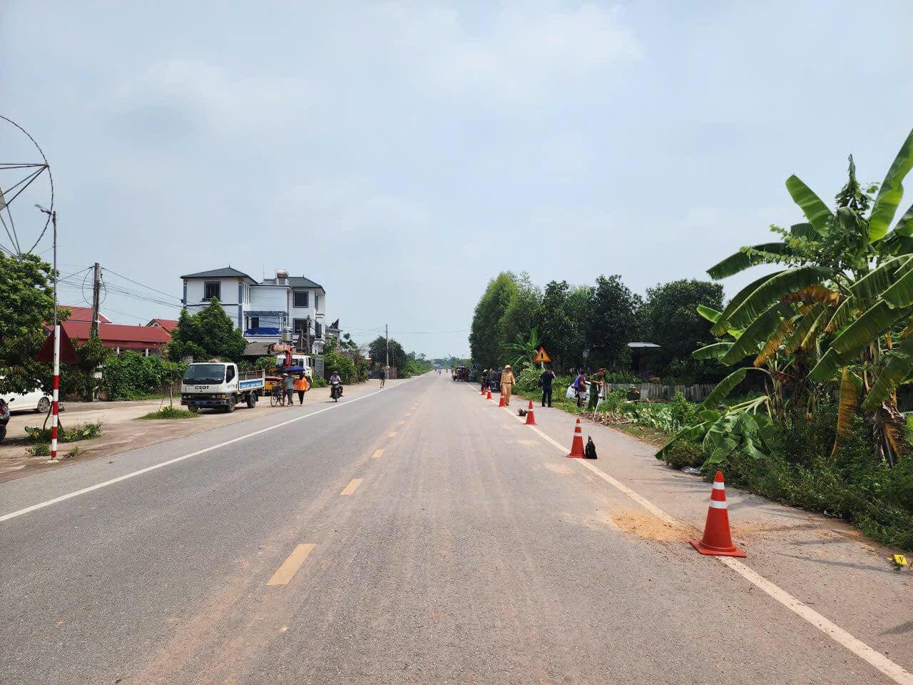 Ô tô mất lái tông người phụ nữ tử vong khi đang làm việc dưới ruộng