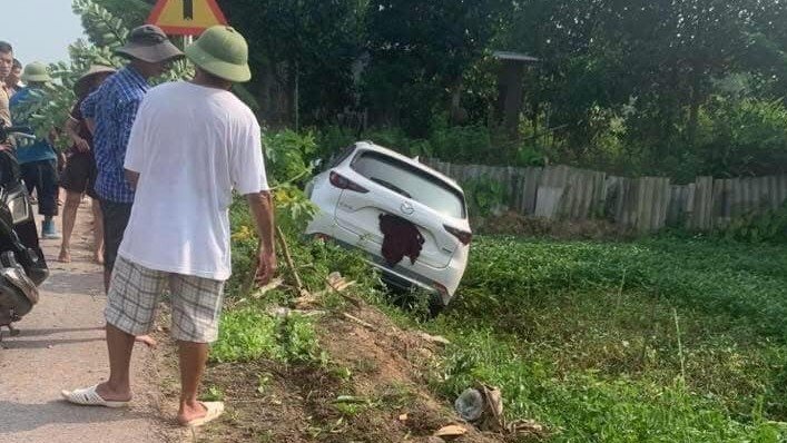 Ô tô mất lái tông người phụ nữ tử vong khi đang làm việc dưới ruộng