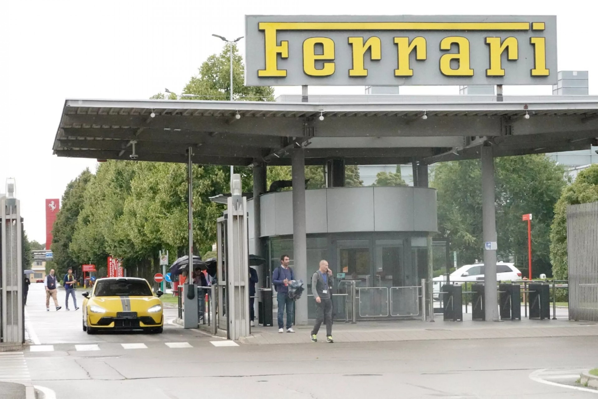 Ferrari đang bí mật nghiên cứu Xiaomi SU7 Ultra để phát triển siêu xe điện?