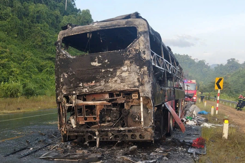 Cháy xe giường nằm trên cao tốc La Sơn - Túy Loan, 24 hành khách may mắn thoát nạn