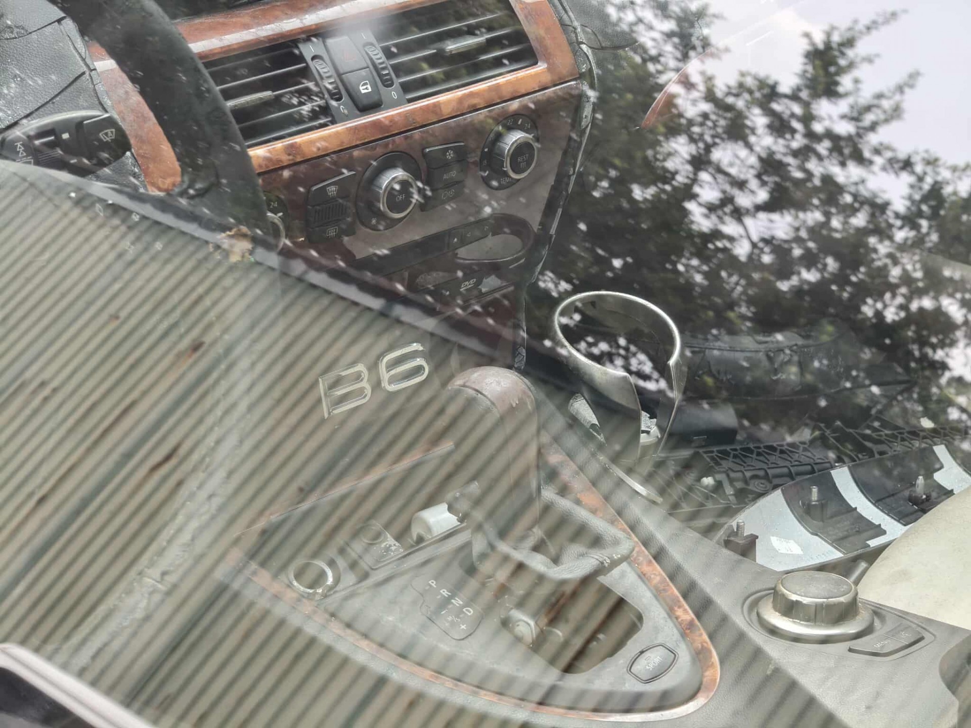 BMW Alpina B6 bỏ hoang ở Hà Nội