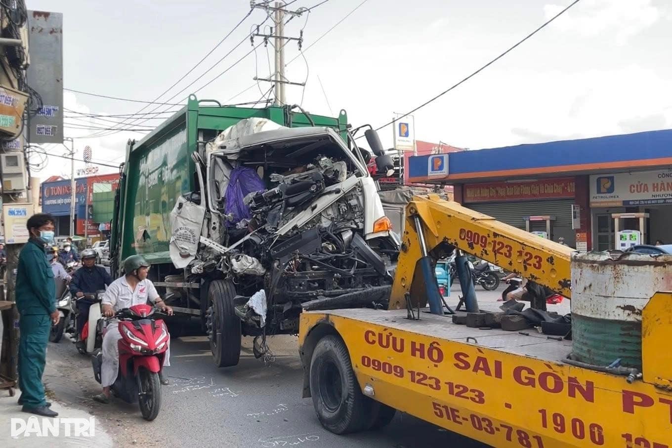 Xe cứu hộ kéo xe rác cán một người tử vong ở TP HCM Xe cứu hộ kéo xe rác cán một người tử vong ở TP HCM