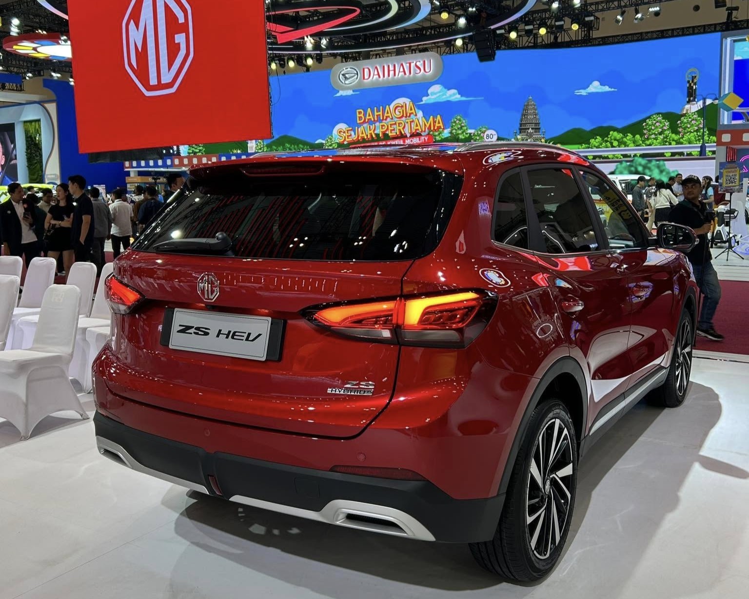 Cận cảnh MG ZS 2025, lột xác thiết kế, lần đầu có bản hybrid
