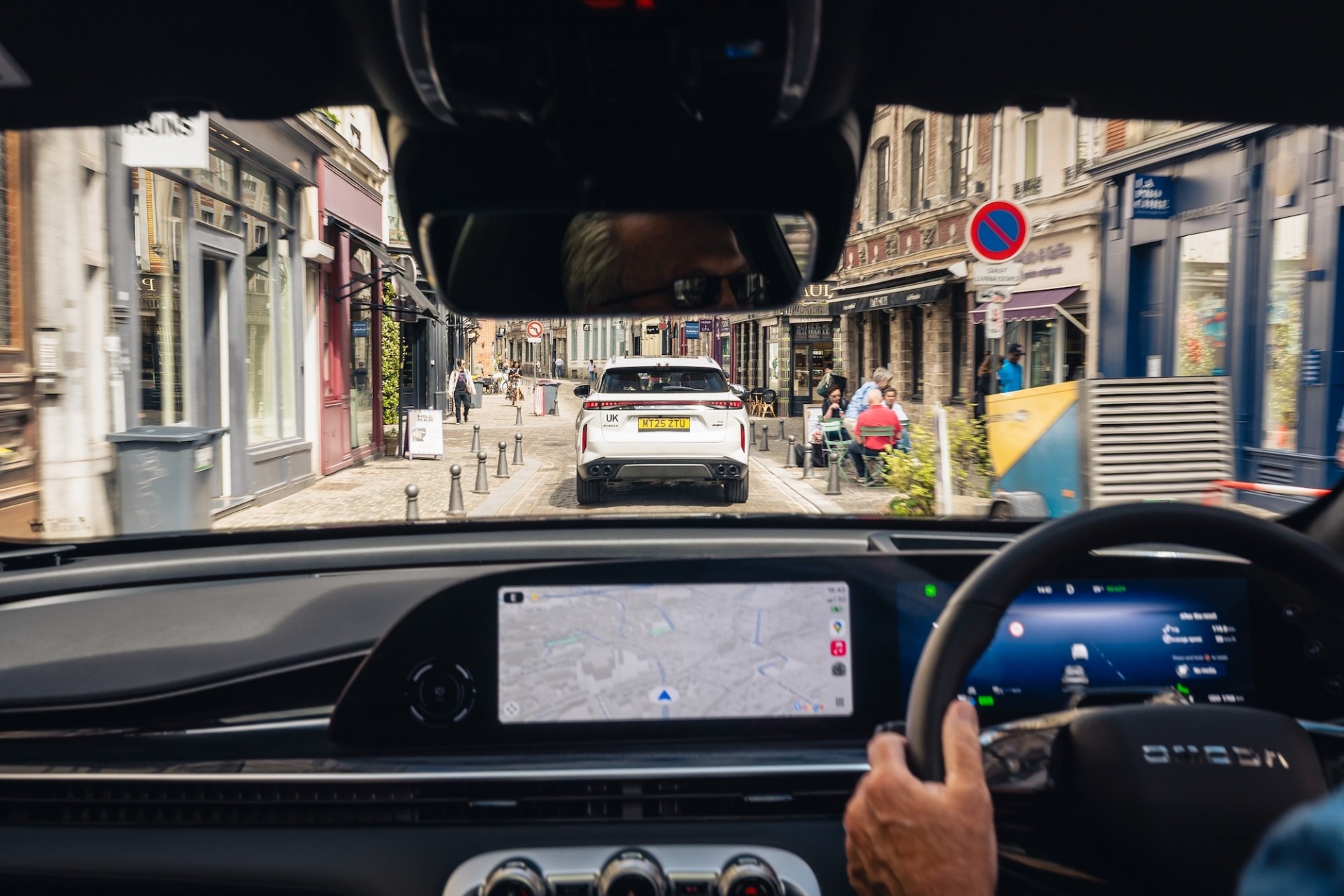 Mẫu xe plug-in hybrid này vừa đi qua 9 nước Châu Âu và 1.175 km với bằng một bình nhiên liệu