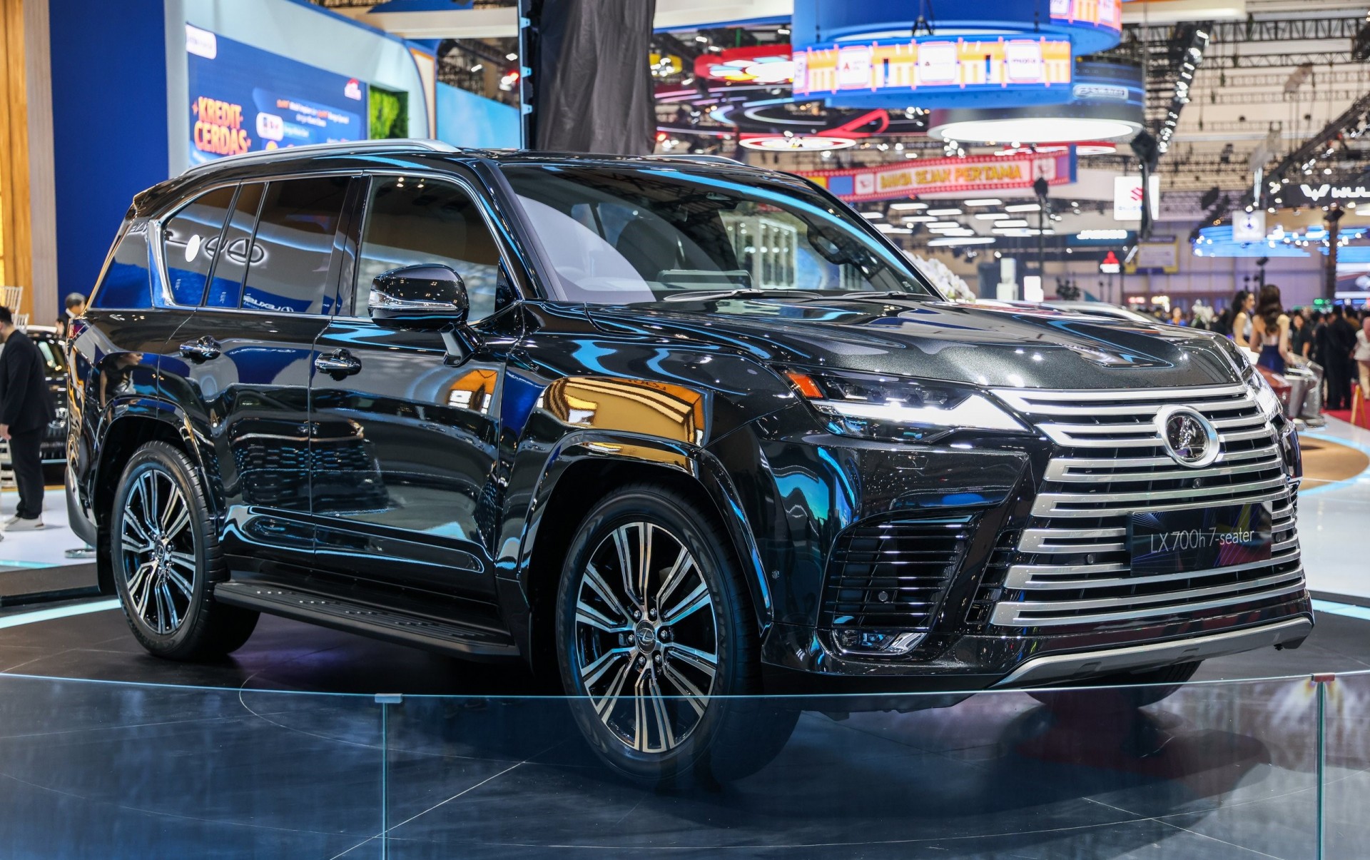 Lexus LX 700h ra mắt, SUV hạng sang giá gần 240.000 USD Lexus LX 700h ra mắt tại GIIAS 2025