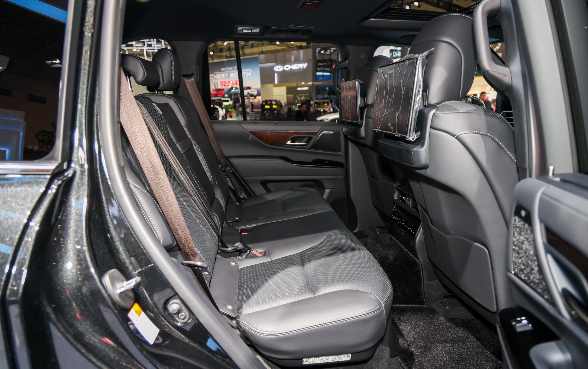 Lexus LX 700h ra mắt, SUV hạng sang giá gần 240.000 USD Lexus LX 700h ra mắt, SUV hạng sang giá gần 240.000 USD