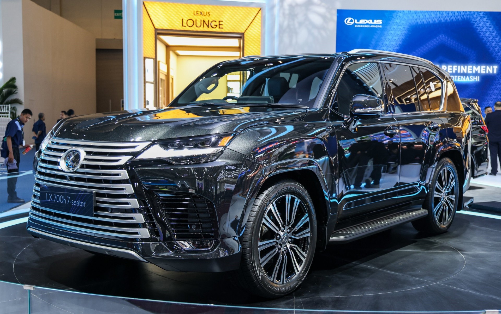 Lexus LX 700h ra mắt, SUV hạng sang giá gần 240.000 USD Lexus LX 700h ra mắt tại GIIAS 2025