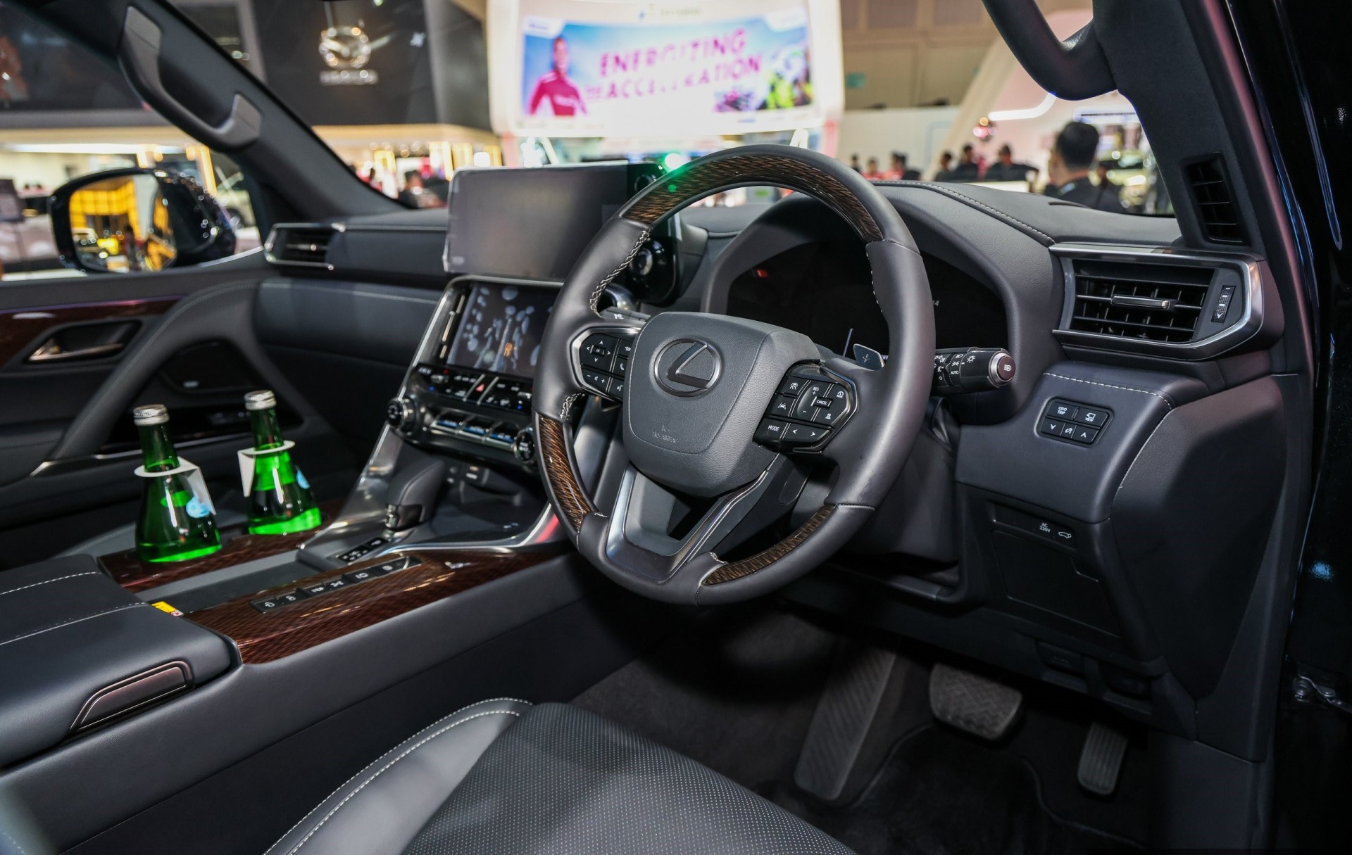 Lexus LX 700h ra mắt ,SUV hạng sang hybrid giá gần 240.000 USD