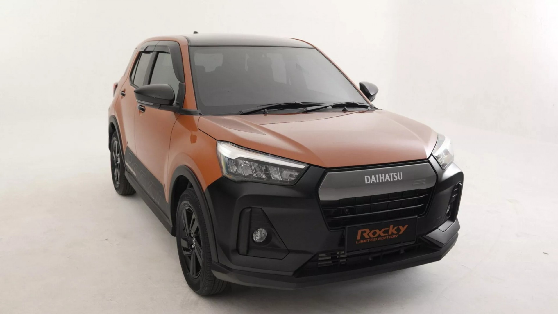 'Toyota Raize bản giới hạn' nâng cấp nhiều đồ chơi nhưng giá vẫn rẻ hơn xa bản thường bán ở Việt Nam