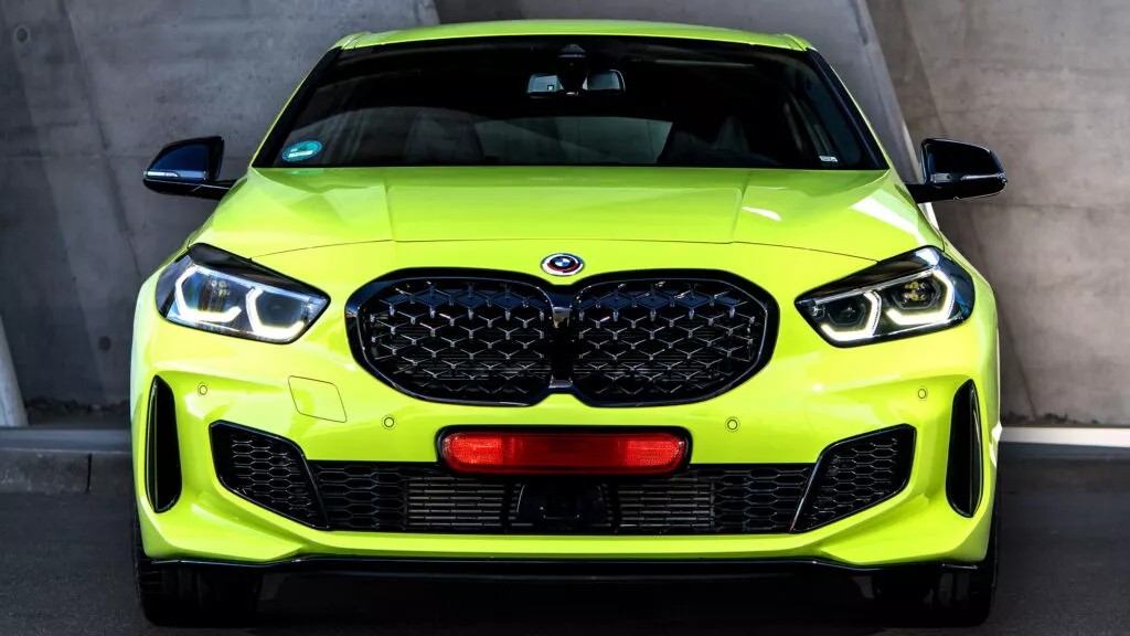 Tai nạn giao thông có thể giảm đáng kể nếu các xe ô tô lắp đèn phanh phía trước xe ô tô lắp đèn phanh phía trước