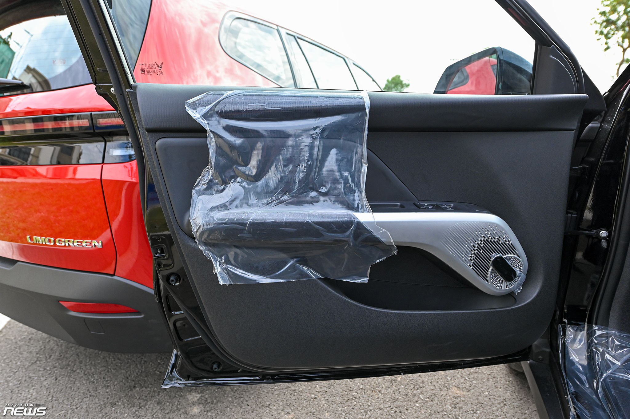 20 xe VinFast Limo Green đầu tiên đến tay khách hàng Việt