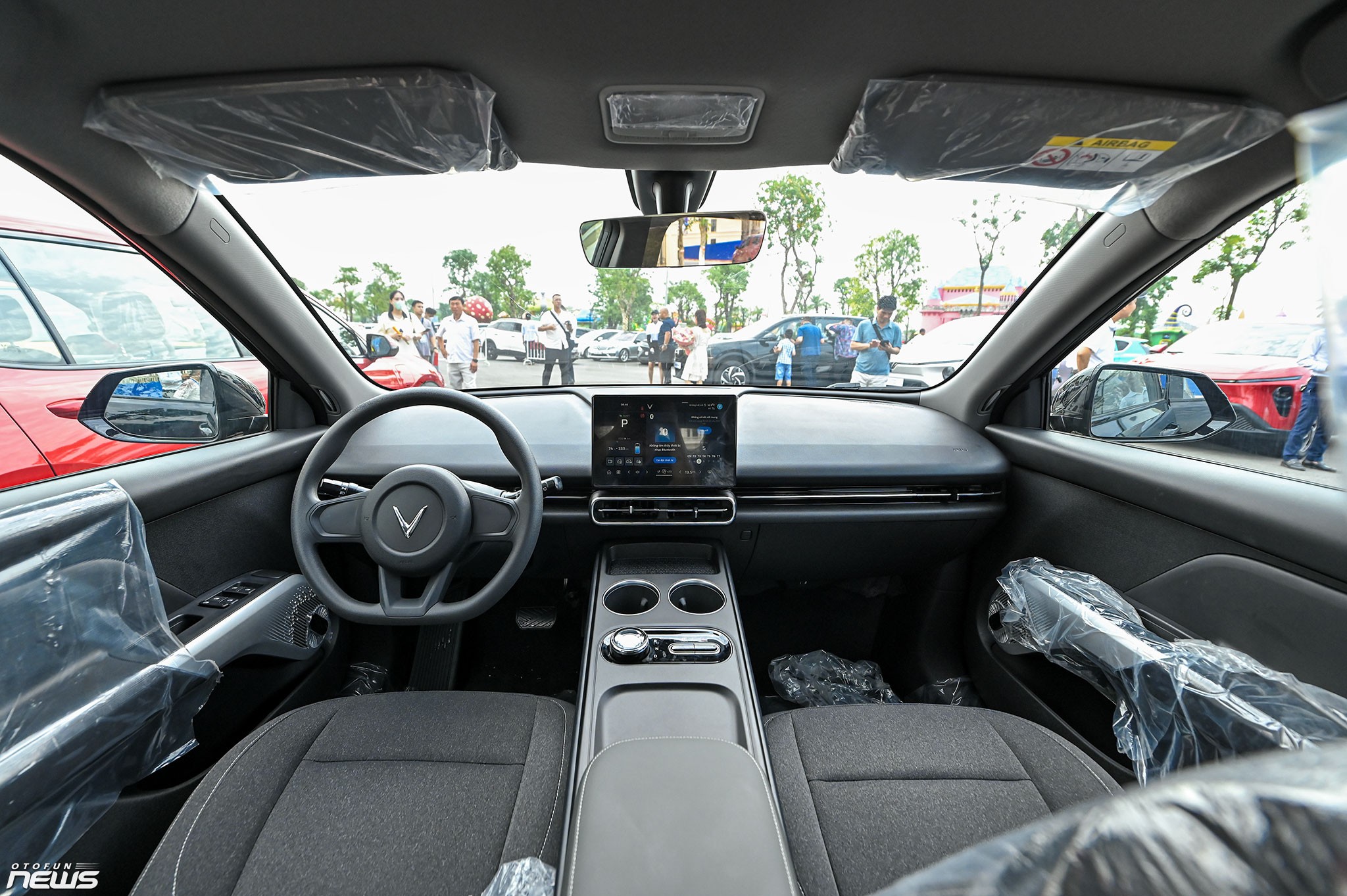 20 xe VinFast Limo Green đầu tiên đến tay khách hàng Việt