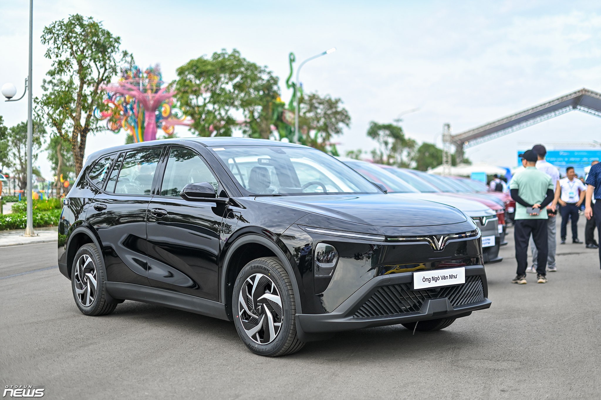 20 xe VinFast Limo Green đầu tiên đến tay khách hàng Việt