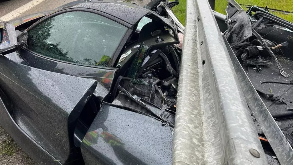 Siêu xe McLaren 720S gặp tai nạn