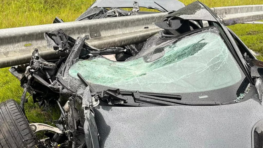 Siêu xe McLaren 720S gặp tai nạn