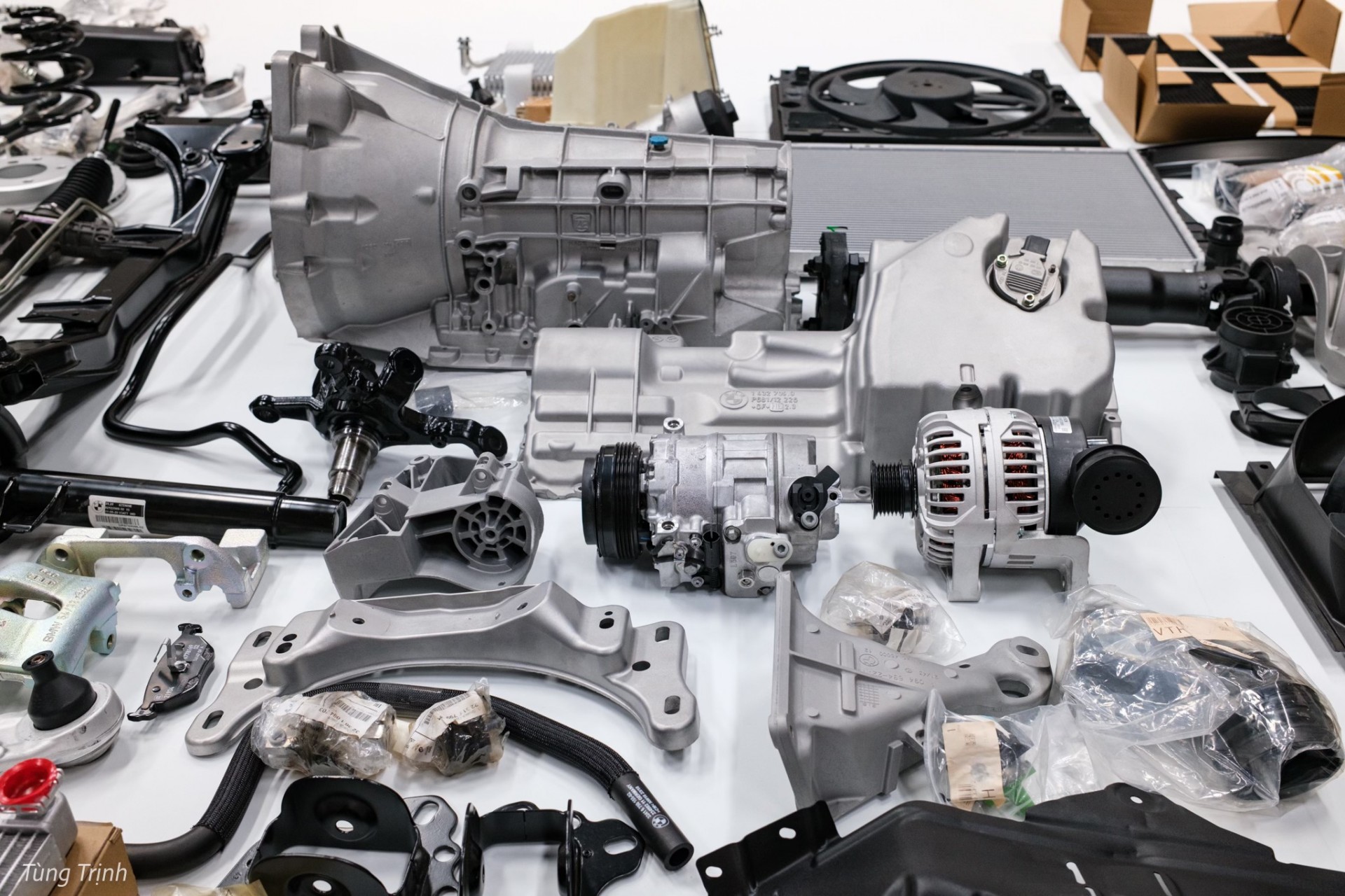 Chiêm ngưỡng bộ linh kiện BMW E46 gồm hàng nghìn chi tiết chuẩn bị được lắp ráp bởi thợ Việt