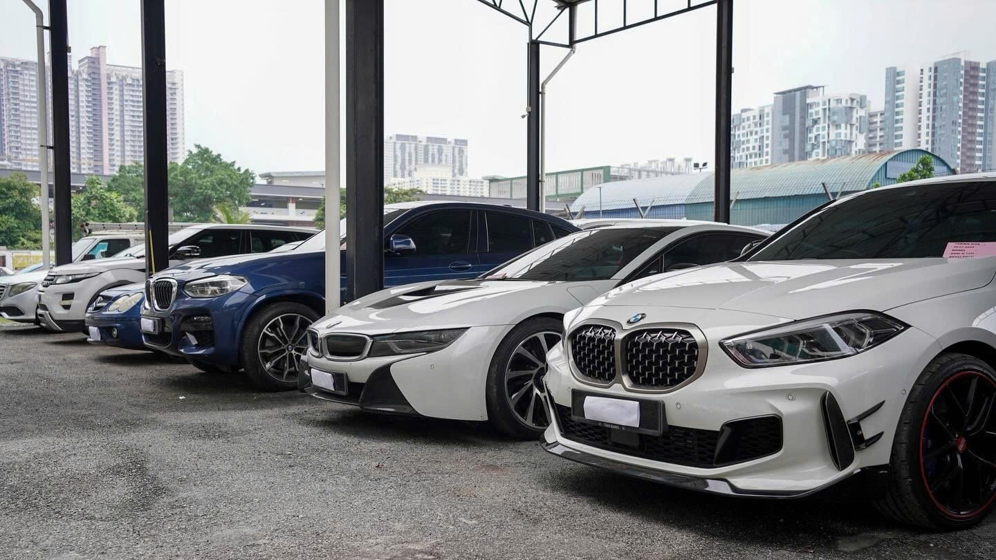 Vi phạm thuế và biển số, loạt Lamborghini và Rolls-Royce bị thu giữ