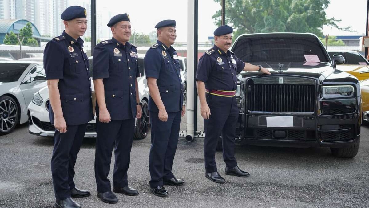Vi phạm thuế và biển số, loạt Lamborghini và Rolls-Royce bị thu giữ siêu xe Lamborghini Rolls-Royce Aston Martinbị tịch thu tại Malaysia