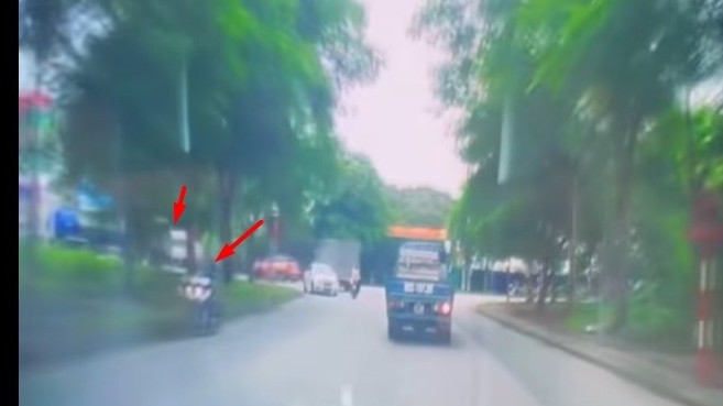 Đi trúng điểm mù xe tải, hai chị em ruột tử vong thương tâm tại đường 5