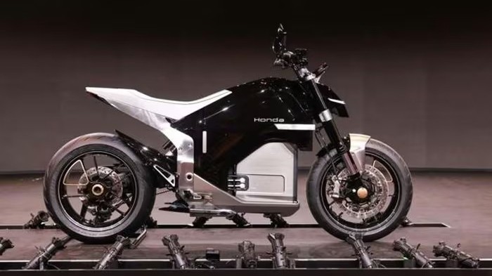 Honda hé lộ mô tô điện thể thao mới, hiệu suất ngang xe xăng 500 cc