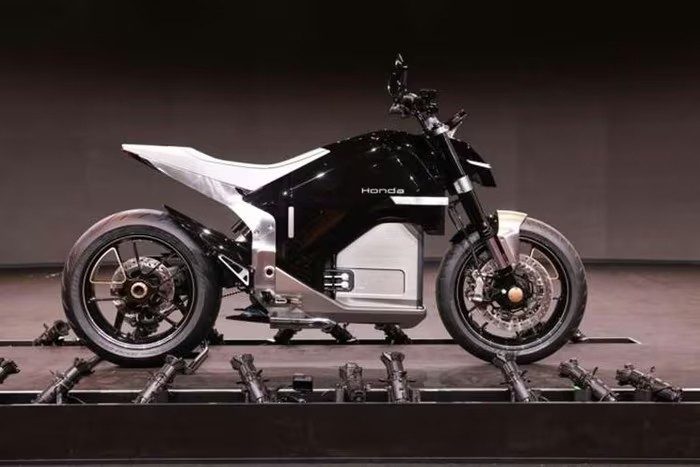 Honda hé lộ mô tô điện thể thao mới, hiệu suất ngang xe xăng 500 cc