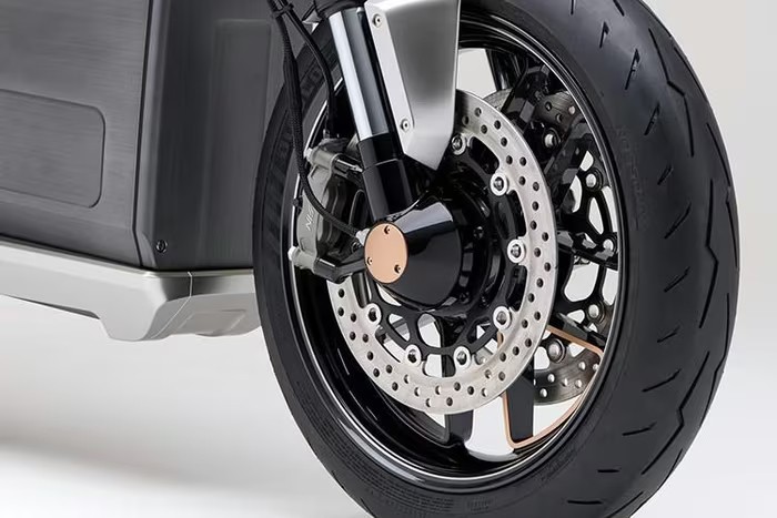 Honda hé lộ mô tô điện thể thao mới, hiệu suất ngang xe xăng 500 cc