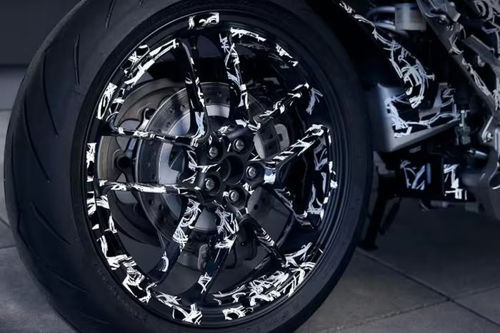 Honda hé lộ mô tô điện thể thao mới, hiệu suất ngang xe xăng 500 cc