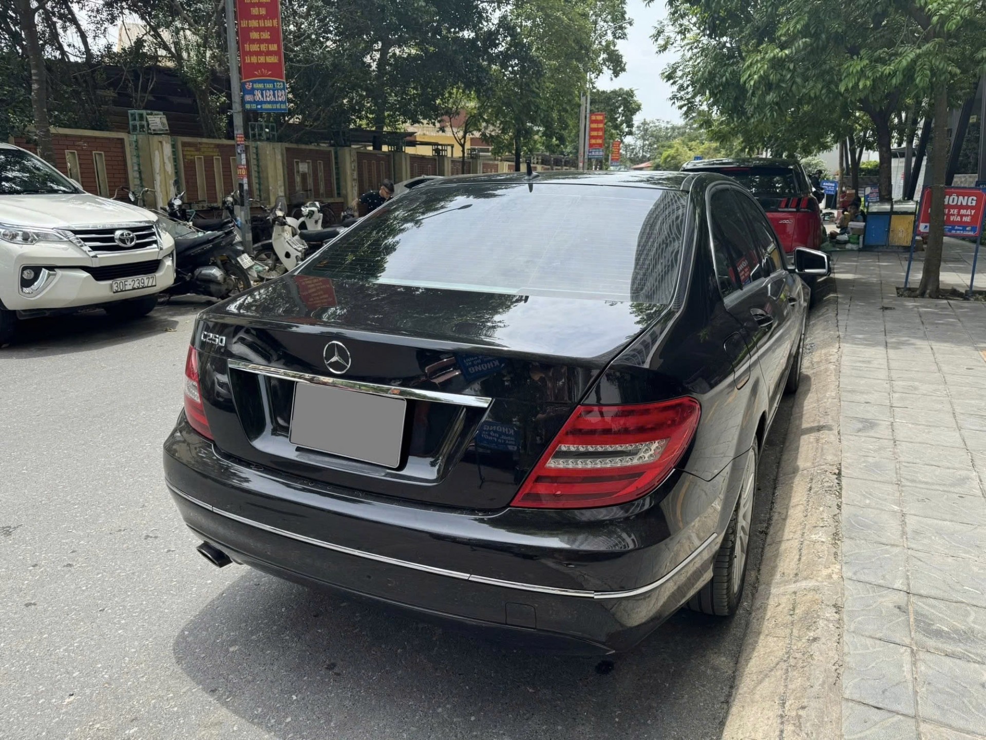 Ngắm Mercedes-Benz C 250 CGI đời 2011 bán chỉ hơn 200 triệu