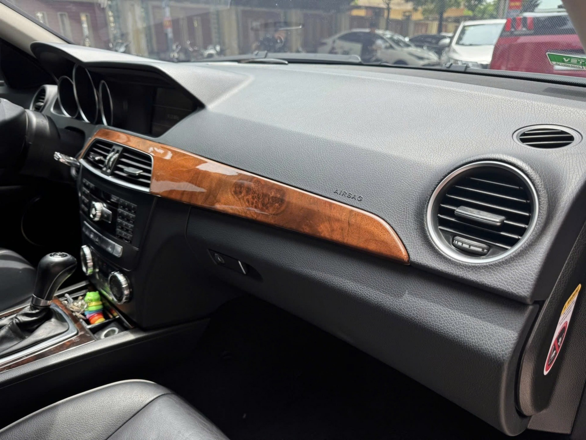 Ngắm Mercedes-Benz C 250 CGI đời 2011 bán chỉ hơn 200 triệu